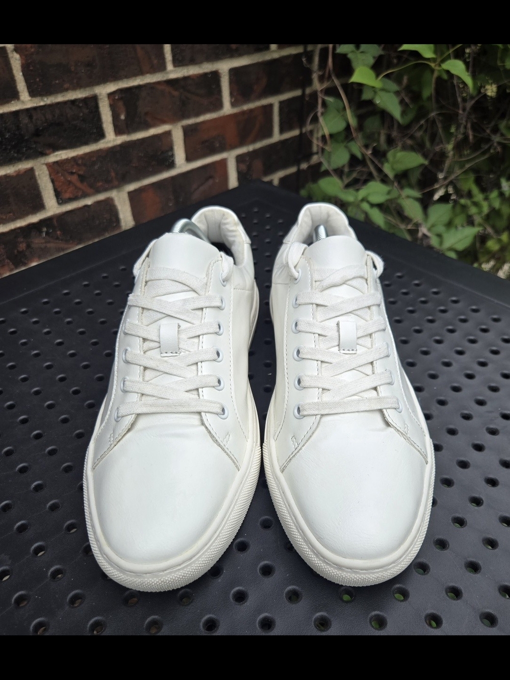 Banana Republic White Vegan Leather Low-Top Court Sneakers Men's 9 - Picture 2 of 8
